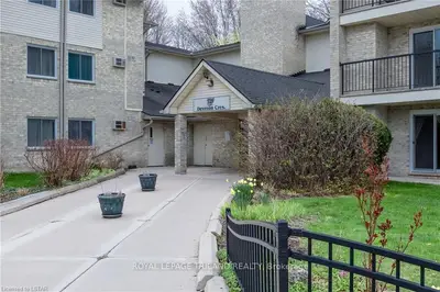 725 Deveron Crescent 104, London South, On N5z 4x3