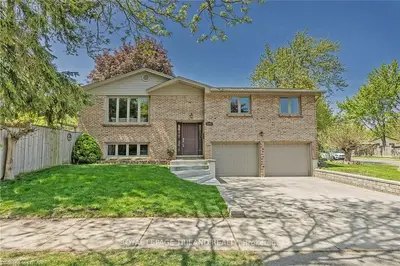 1595 Aldersbrook Road, London North, On N6g 2z1