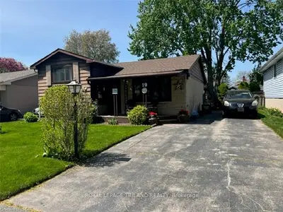 19 Garland Crescent, London East, On N5v 1n4