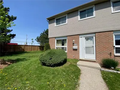 40 Tiffany Drive 64, London East, On N5v 3n3