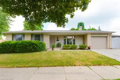 439 Village Green Avenue, London South, On N6j 1z1
