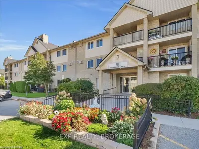 727 Deveron Crescent 211, London South, On N5z 4x4
