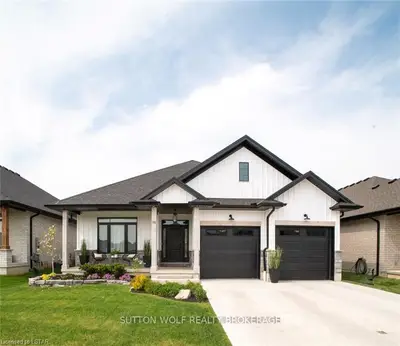 19 Elliott Street, Strathroy-caradoc, On N7g 3h3
