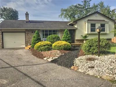 30 Radcliffe Crescent, London North, On N6h 3x4