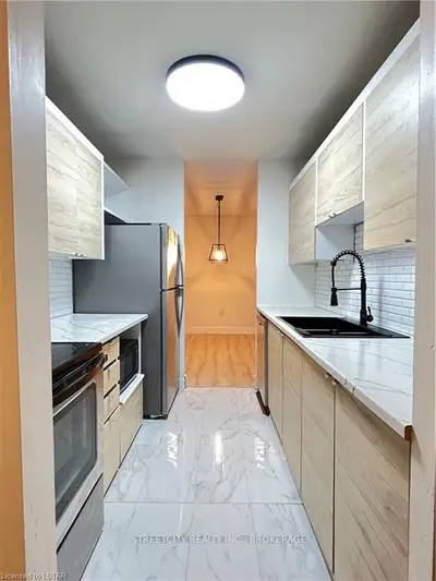 1586 Ernest Avenue 302, London South, On N6e 1y1