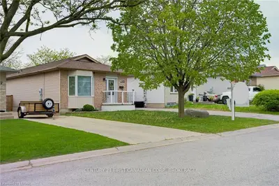 121 Sandy Street, London South, On N5z 5c7