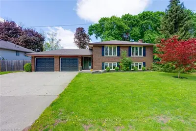 319 Carroll Street W, Strathroy-caradoc, On N7g 1b2