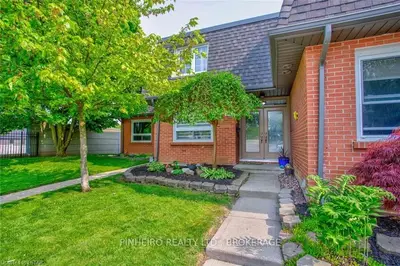 136 Homestead Crescent, London North, On N6g 2e5