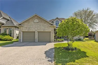 10 Toohey Lane, London North, On N6g 4y2
