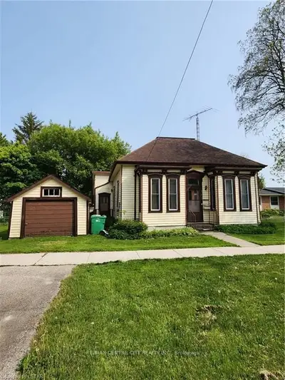 183 South Street, Southwest Middlesex, On N0l 1m0