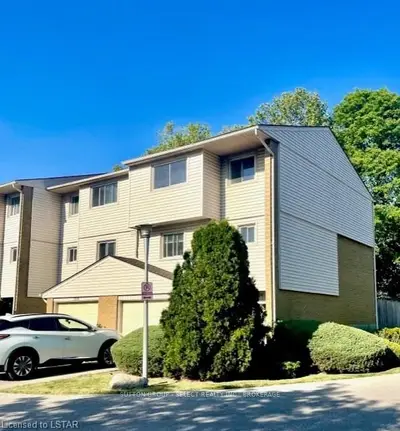 300 Sandringham Crescent 108, London South, On N6c 5b4