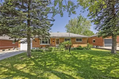 951 Eagle Crescent, London South, On N5z 3h8