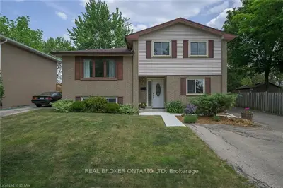127 Antrim Crescent, London South, On N6e 1g9