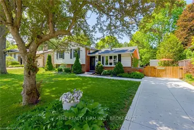 25 Queen Mary Crescent, London North, On N6h 4b5