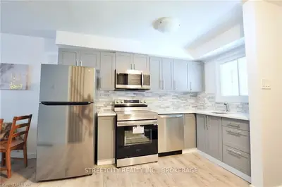 95 Toulon Crescent, London East, On N5v 1j4