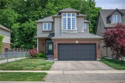 1067 Foxcreek Road, London North, On N6g 0c9