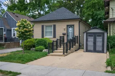 10 Cliftonvale Avenue, London South, On N6j 1j6