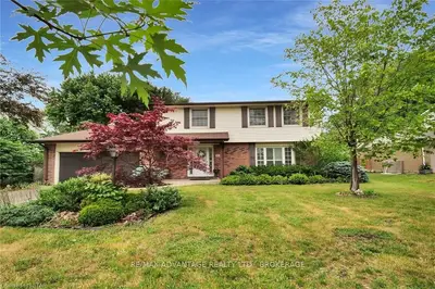 1167 Royal York Road, London North, On N6h 3z8