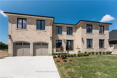 372 Manhattan Drive, London South, On N6k 0l5