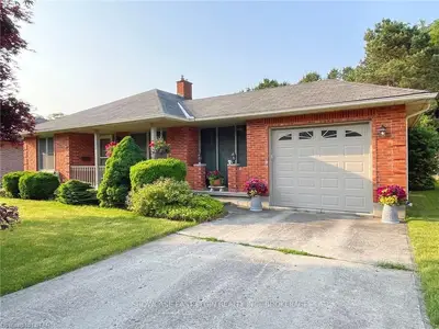 16 Treadwell Street, Aylmer, On N5h 3b5