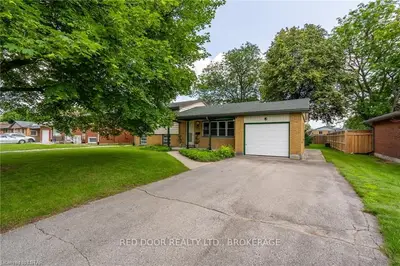 23 Sunray Avenue, London South, On N6p 1b8