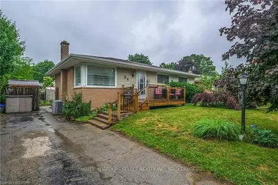 34 Pawnee Crescent, London East, On N5v 2t3