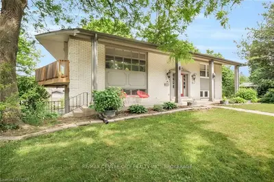 70 Longbow Road, London North, On N6g 1y7