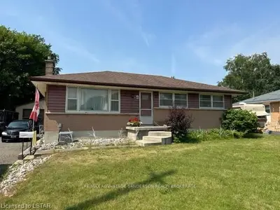 54 Queen Street, Strathroy-caradoc, On N7g 2h7
