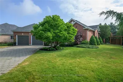 32 Prince Of Wales Gate, London North, On N6h 5m3