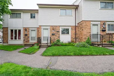 1328 Commissioners Avenue W 18, London South, On N6k 2y6