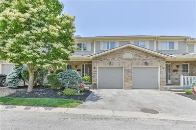 1015 Farnham Road 8, London South, On N6k 1s3
