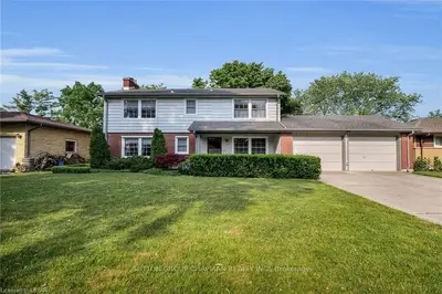 608 Santa Monica Road, London North, On N6h 3w1