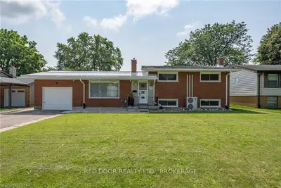 25 Sunray Avenue, London South, On N6p 1b8