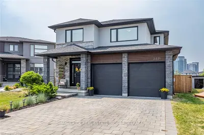 2221 Wateroak Drive, London North, On N6g 0r1