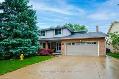 26 Pinegrove Crescent, London South, On N6j 3y9