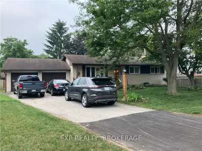 225 Oakwood Place, Thames Centre, On N0l 1g3