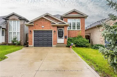 241 Exmouth Circle, London East, On N5v 5g5