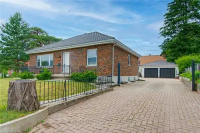 702 Grosvenor Street, London East, On N5y 3t8