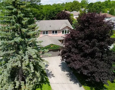 1 Colonial Crescent, London North, On N6h 4w5