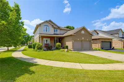 31 Richmeadow Crescent, London North, On N6h 5e5
