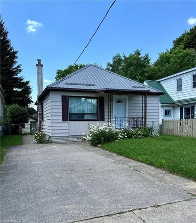 261 Giles Street, London East, On N5z 2w2