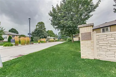 93 Pine Valley Gate 30, London South, On N6j 4l6