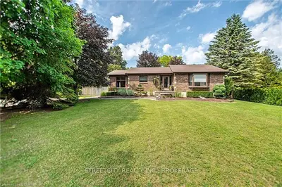 9569 IPPERWASH Road, Lambton Shores, ON N0N 1J3