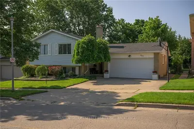 267 Village Green Avenue, London South, On N6j 3z2