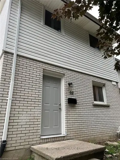 99 Toulon Crescent, London East, On N5v 1j4