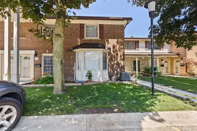 4 Arbour Glen Crescent 22, London East, On N5y 4s5