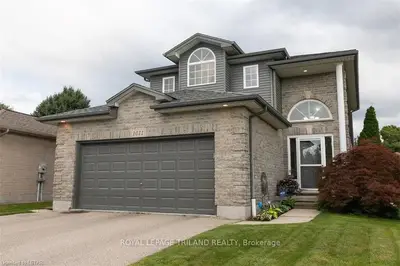 1011 South Wenige Drive, London North, On N5x 4g4
