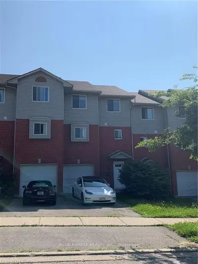 8 Chapman Court, London North, On N6g 5a7