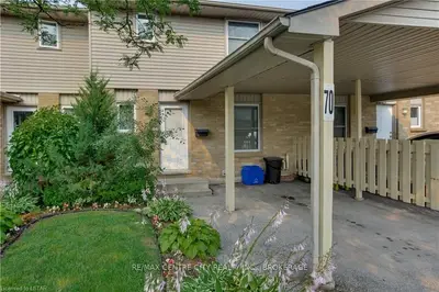 55 Ashley Crescent 70, London South, On N6e 3r9