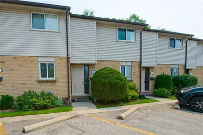 Condo Townhouse in London South